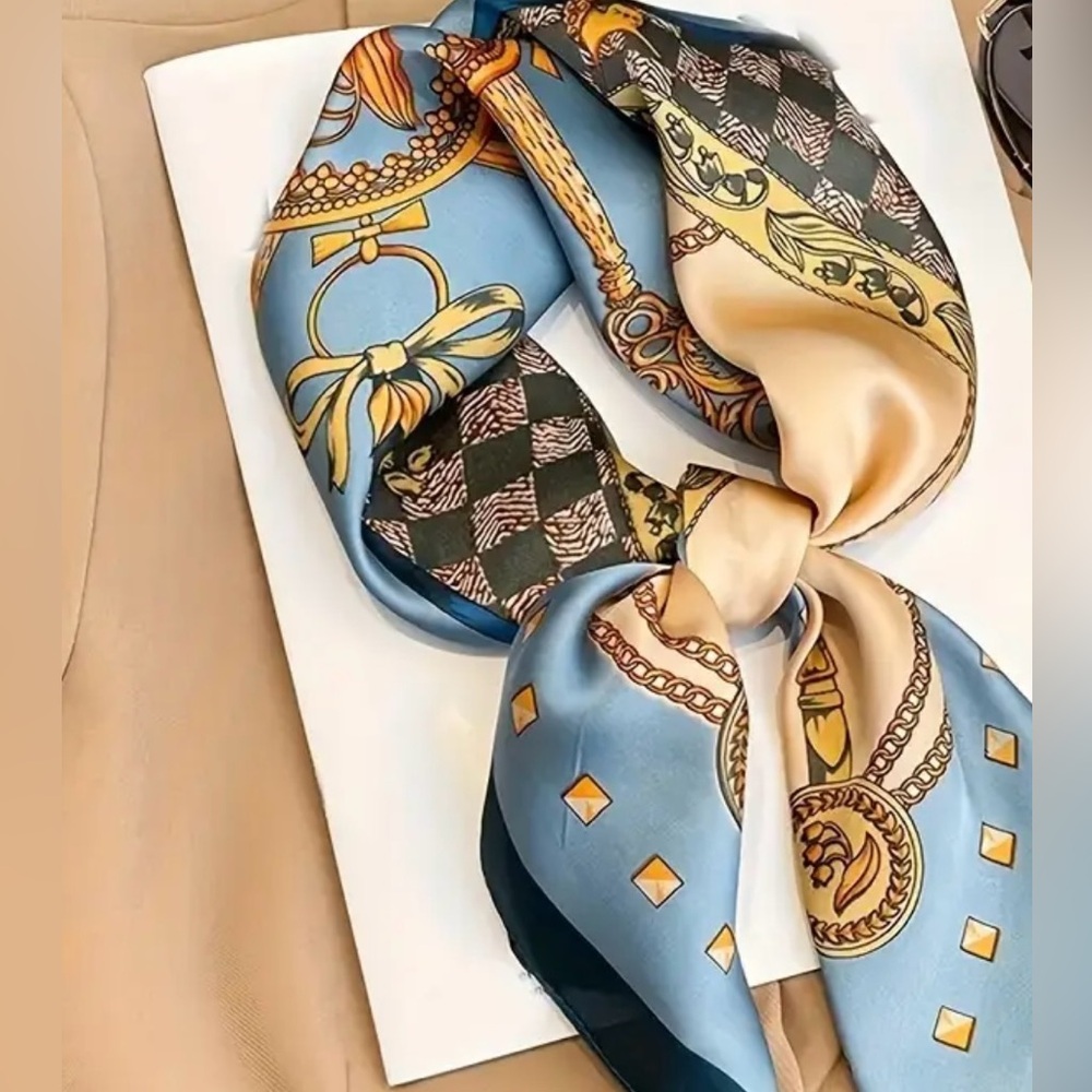 🆕stunning Silky soft Scarf - Luxurious Baroque Print Fashionable